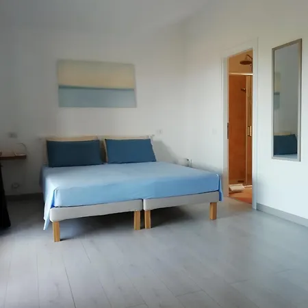 Frina Di Mari Nocleg ze śniadaniem 4*